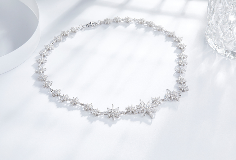 S925純銀雪花形鑲石項鏈 廣州MISSG珠寶廠家批發(fā) 戒指耳環(huán)項鏈吊墜胸針手鐲手鏈禮品時尚銀飾定制代加工